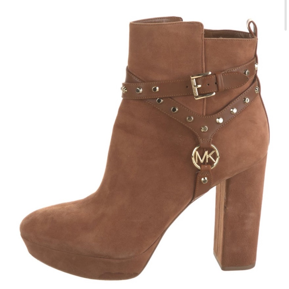 Michael Michael Kors Brown suede Ankle Boots with logo plaque & studs EUC!